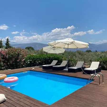 Vila Georges Galaxidi, Family, Pool And Garden