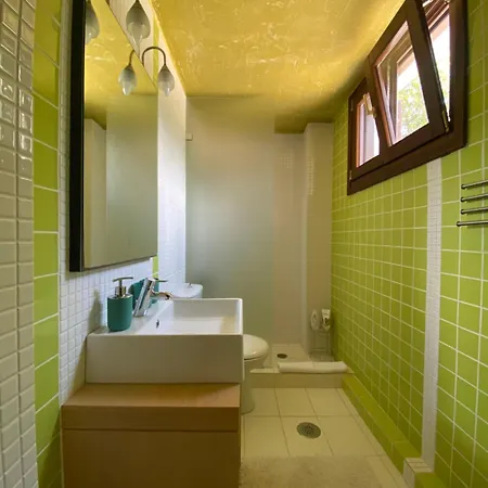 Georges Galaxidi, Family, Pool And Garden Vila *