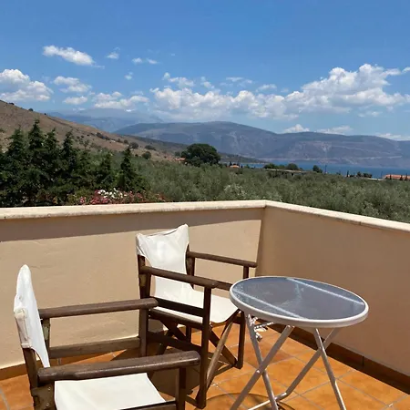 Vila Georges Galaxidi, Family, Pool And Garden