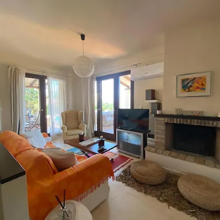 Georges Galaxidi, Family, Pool And Garden فيلة Galaxídhion