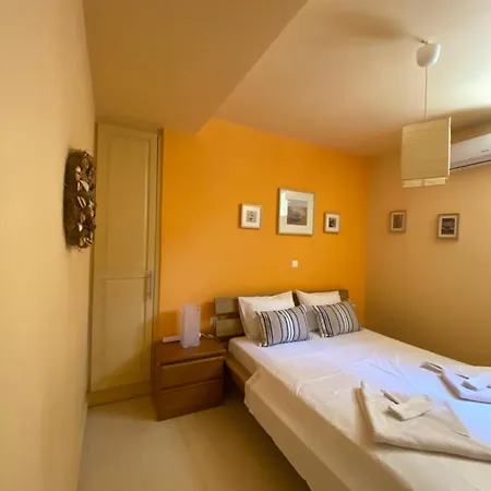 Georges Galaxidi, Family, Pool And Garden