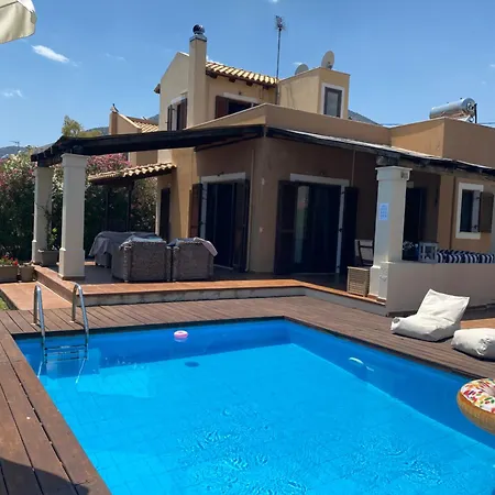 Georges Galaxidi, Family, Pool And Garden فيلة